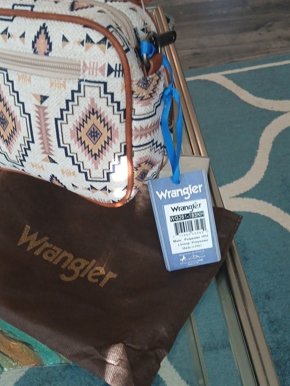 Wrangler Aztec-Pattern Crossbody Bag in White, Tan and Navy - Picture 5 of 6